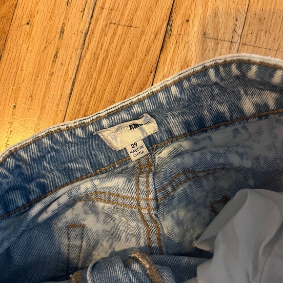 Amuse Society Lightwash Denim Shorts - Picture 6 of 7